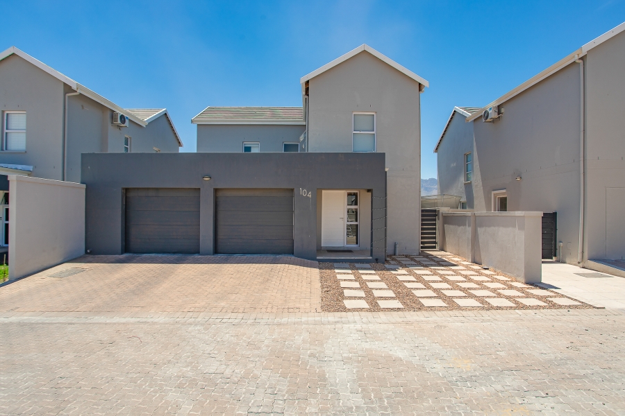 3 Bedroom Property for Sale in Mountain Crest Private Estate Western Cape